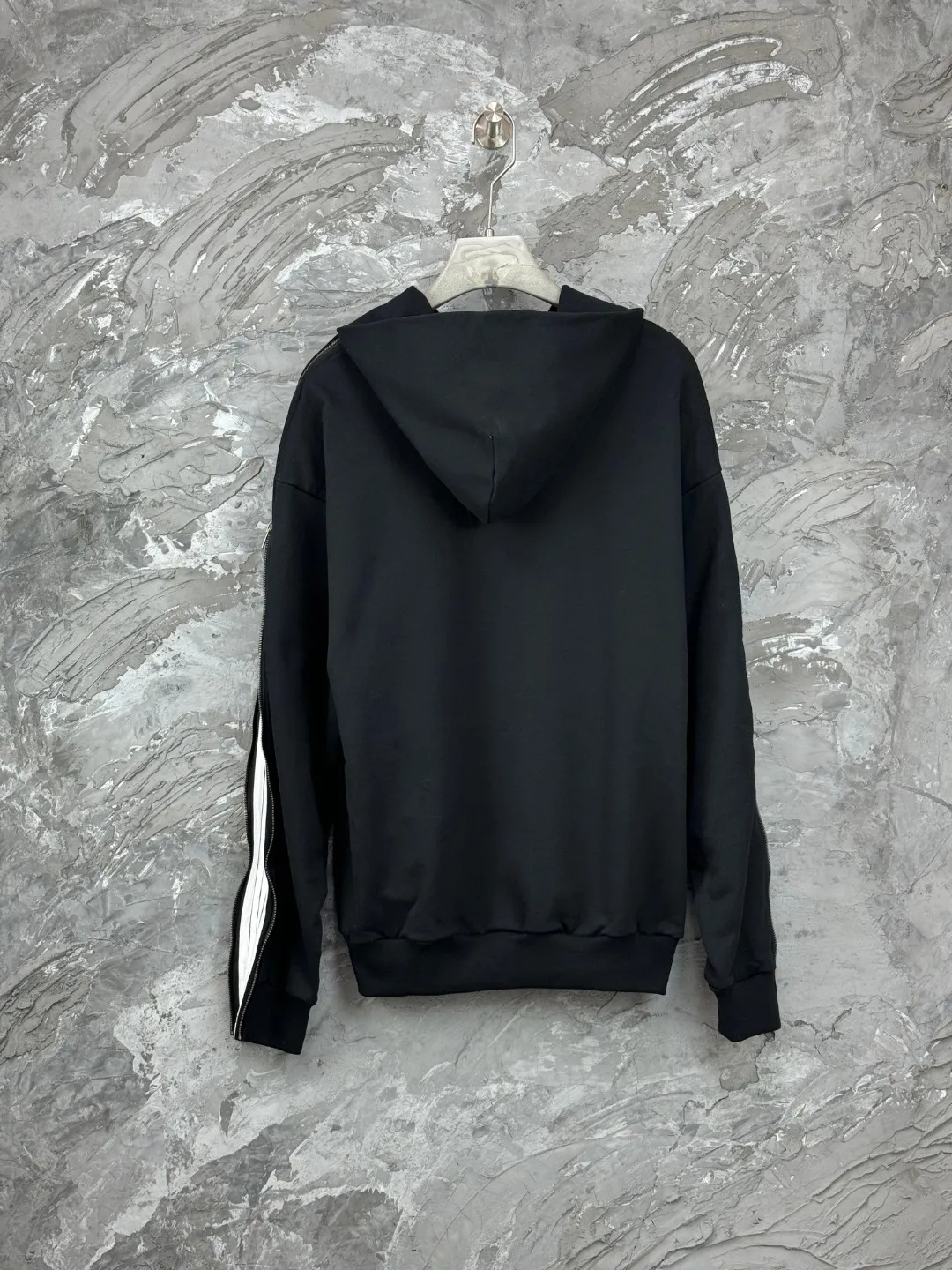 BALENCI*GA . . . . . . . 460g . Same Style -Color：Black -SIZE：Xs S M L 8992#